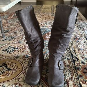 Size 7.5M gray knee high boots with buckles and Zipper.pre Loved